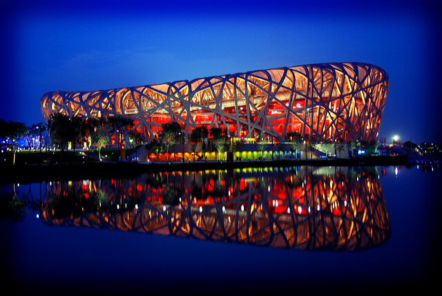 Budynek stadionu narodowego w Pekinie zwany Ptasim Gniazdem