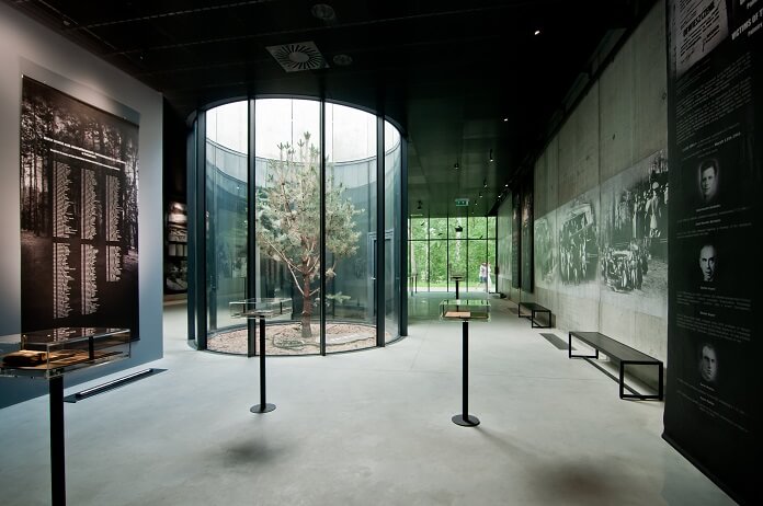 Wnętrze Muzeum Pamięci Palmiry projektu biura architektonicznego WXCA